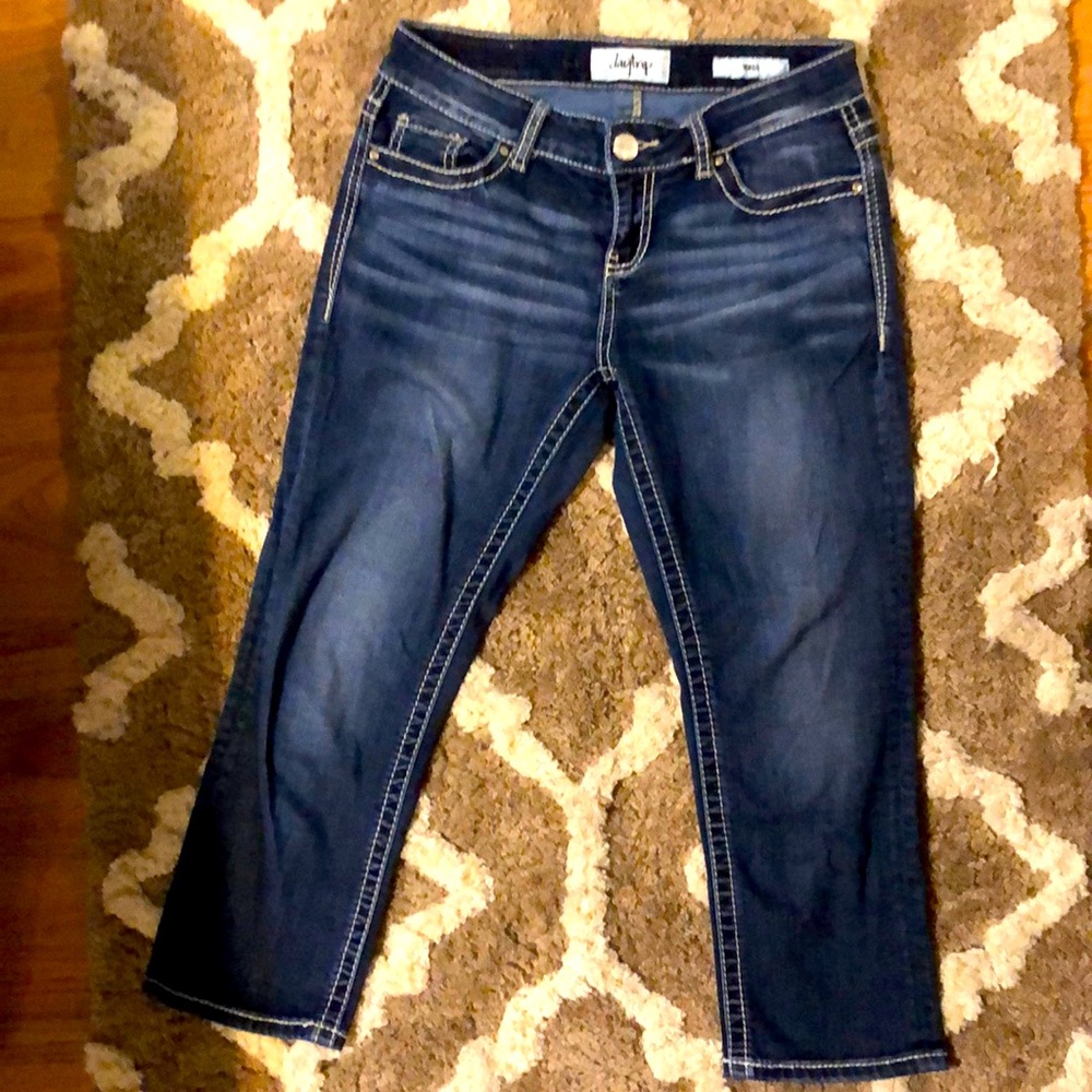 Buckle capris